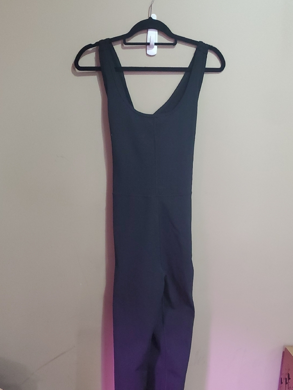 Sleek Black Scoop-Neck Jumpsuit Size XL